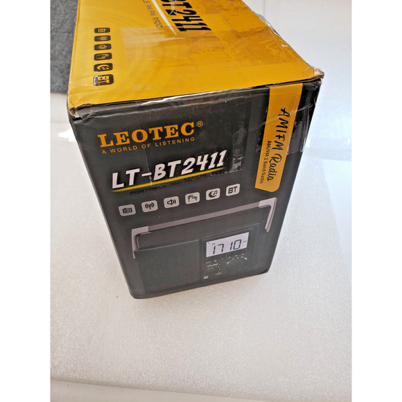 Portable AM FM Radio. Battery Operated or AC Power. BIG. Bluetooth / Audio Jack - Picture 13 of 16